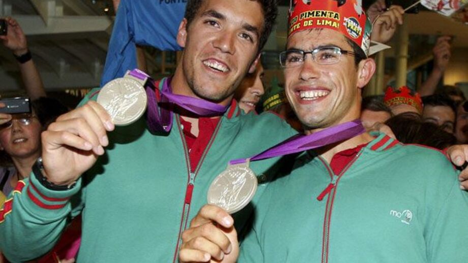Pimenta e Silva recebidos por centenas em euforia