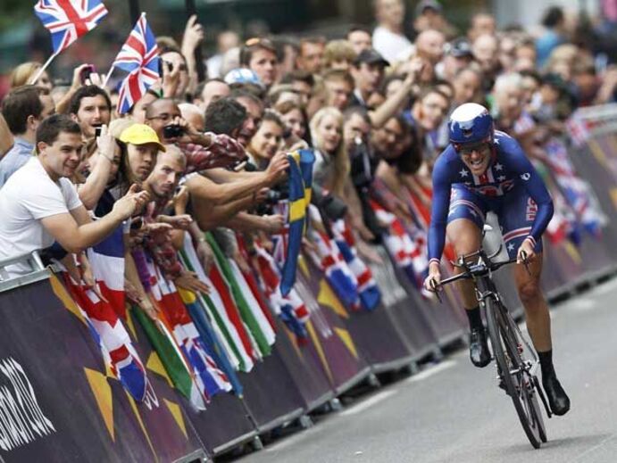 Kristin Armstrong revalida título no contrarrelógio feminino