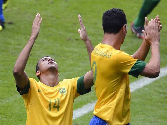 Danilo abre caminho à terceira vitória do Brasil 