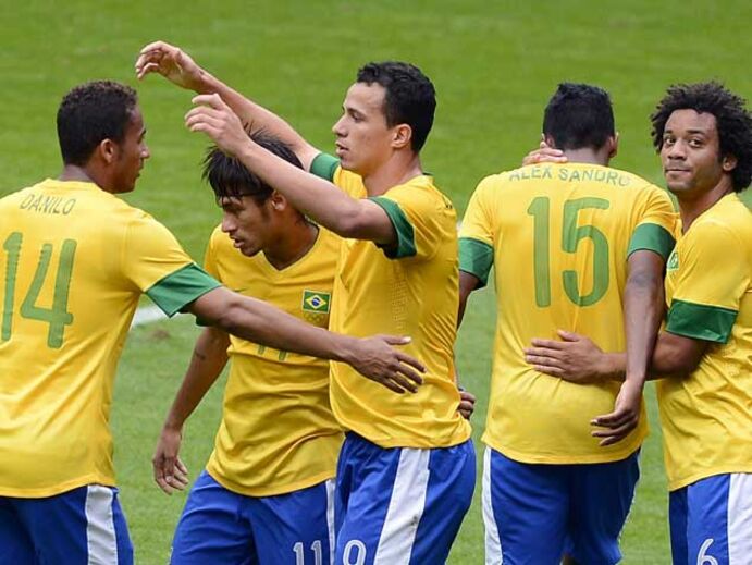Danilo abre caminho à terceira vitória do Brasil 
