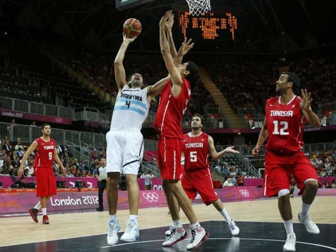 Scola e Ginobili embalam Argentina