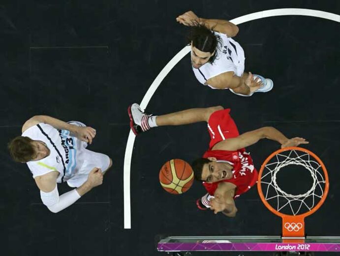 Scola e Ginobili embalam Argentina