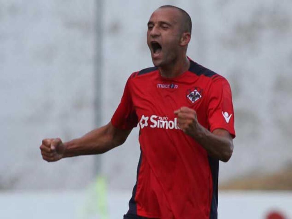 Oliveirense-FC Porto B, 3-0: Expulsão de Mbola condicionou