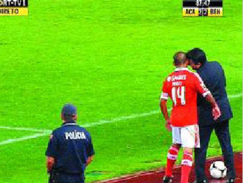 Faísca entre Maxi e "vice" da Briosa