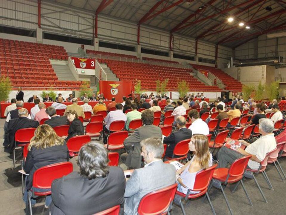 Petardo rebenta durante a Assembleia Geral
