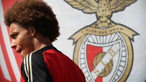 Zenit oficializa contratação de Witsel