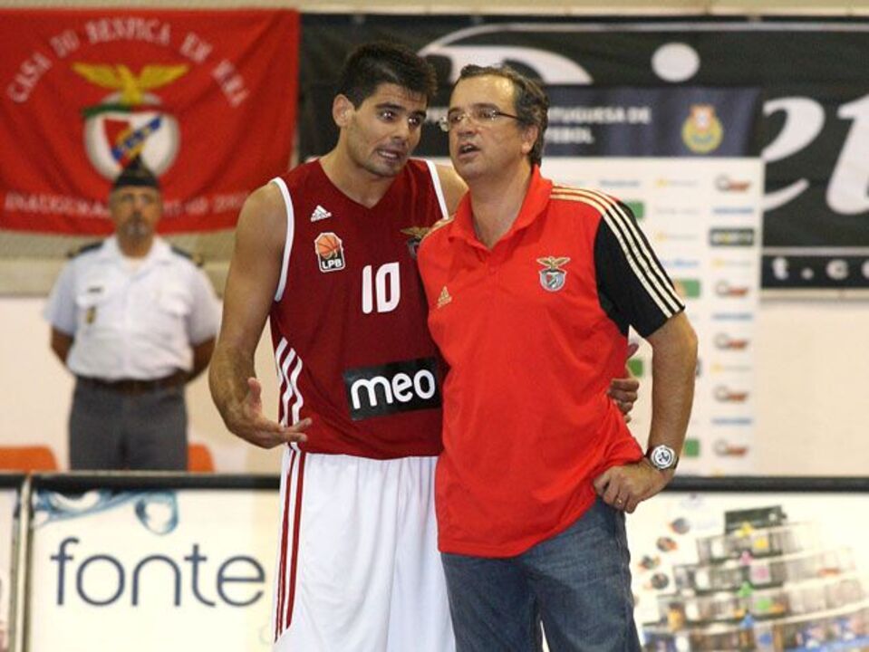 Técnico Carlos Lisboa na mira dos espanhóis