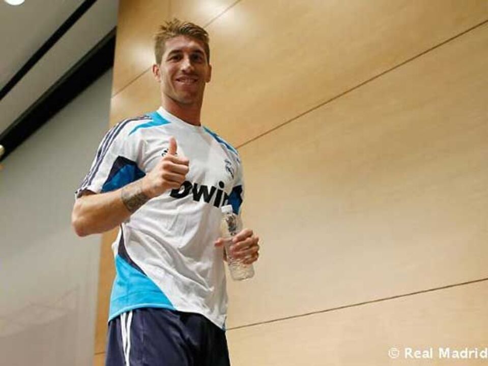 Ramos explica caso da camisola de Özil aos companheiros