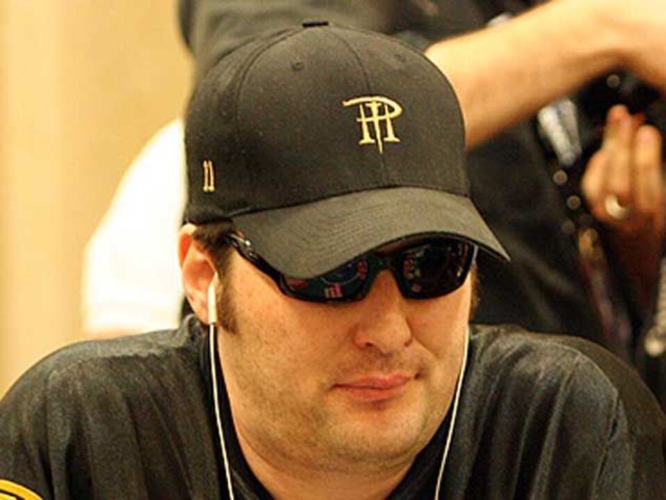 WSOPE: Phil Hellmuth lidera mesa final