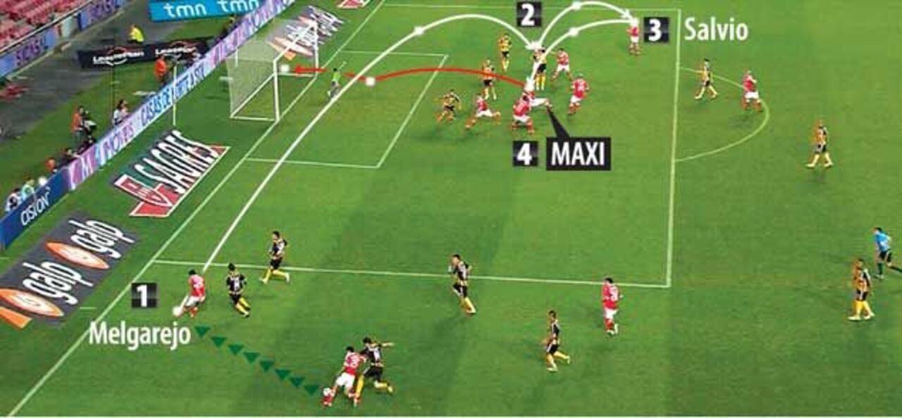 O golo acrobático de Maxi Pereira