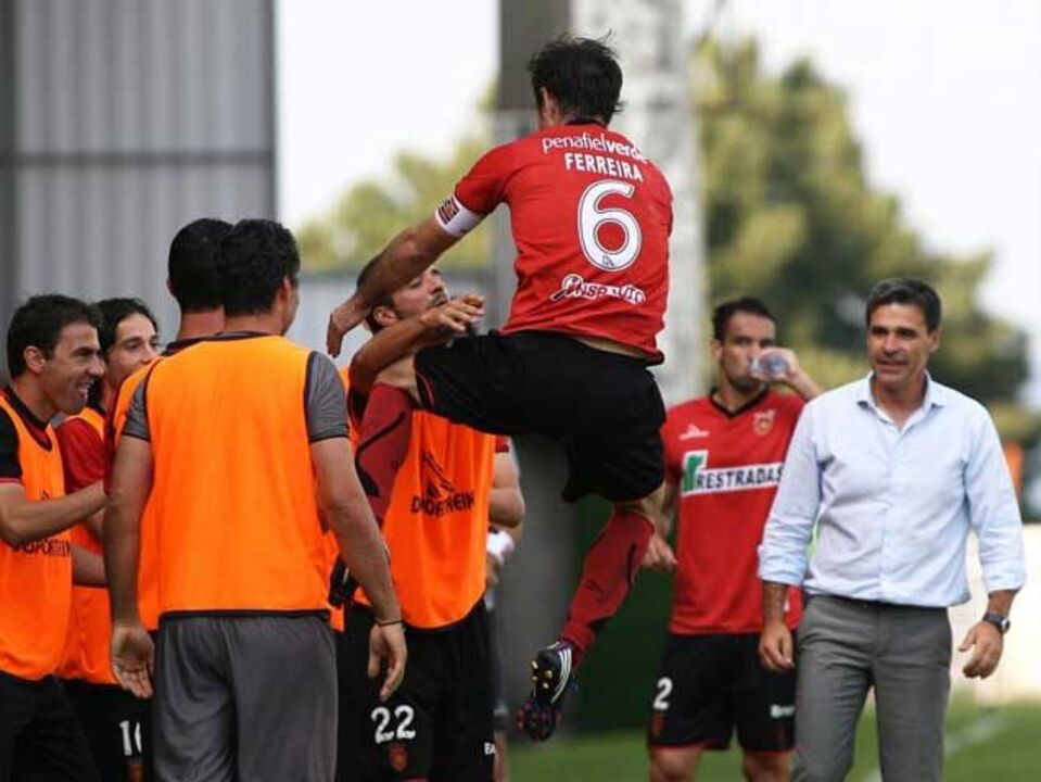 Penafiel-Sp. Braga B, 2-0: Ferreira e Robson resolvem