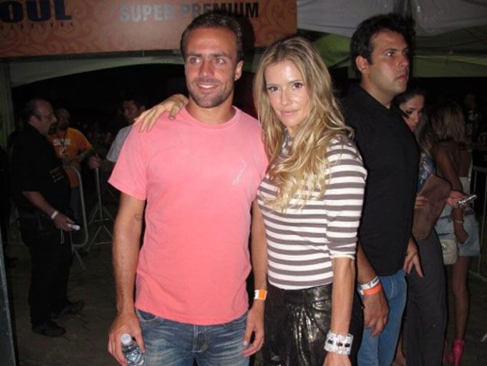 Deborah Secco dedica prémio a Roger Flores
