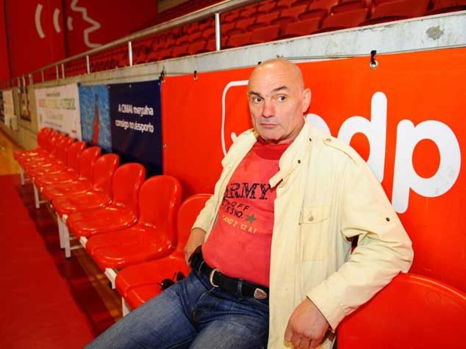 Aleksander Donner dá lição a Viktor Tchikoulaev