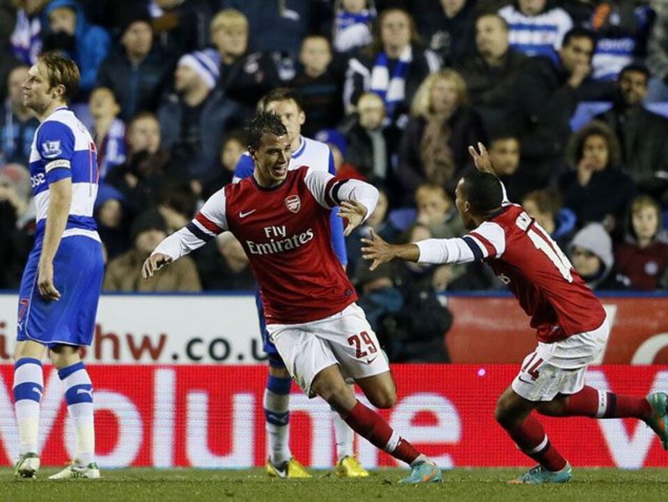Arsenal vence Reading em jogo louco (7-5)