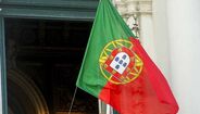 Bandeira de Portugal hasteada ao contrário