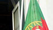 Bandeira de Portugal hasteada ao contrário