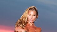 Jennifer Corliss: rainha do biquíni e da perfeição