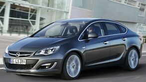 Opel Astra renovado tem versão Sédan
