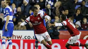 Arsenal vence Reading em jogo louco (5-7)