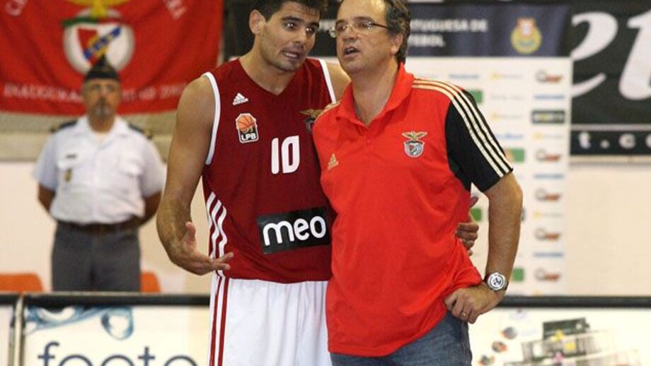 Técnico Carlos Lisboa na mira dos espanhóis