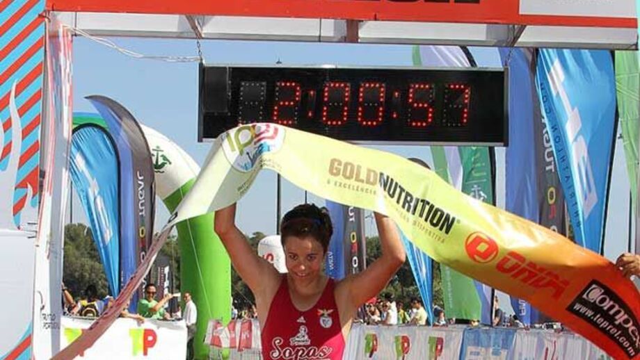 Triatlo: Anaïs Moniz revalida título