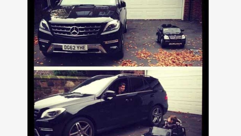 Sahin oferece carro em miniatura ao filho