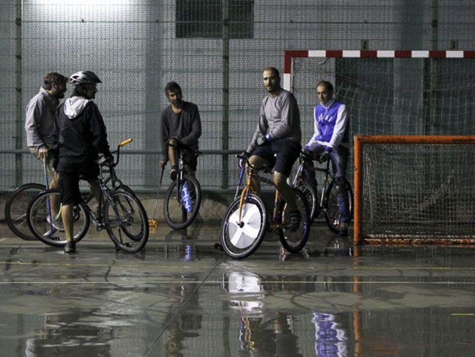 Bike polo: Adeptos das bicicletas têm novo "vício"