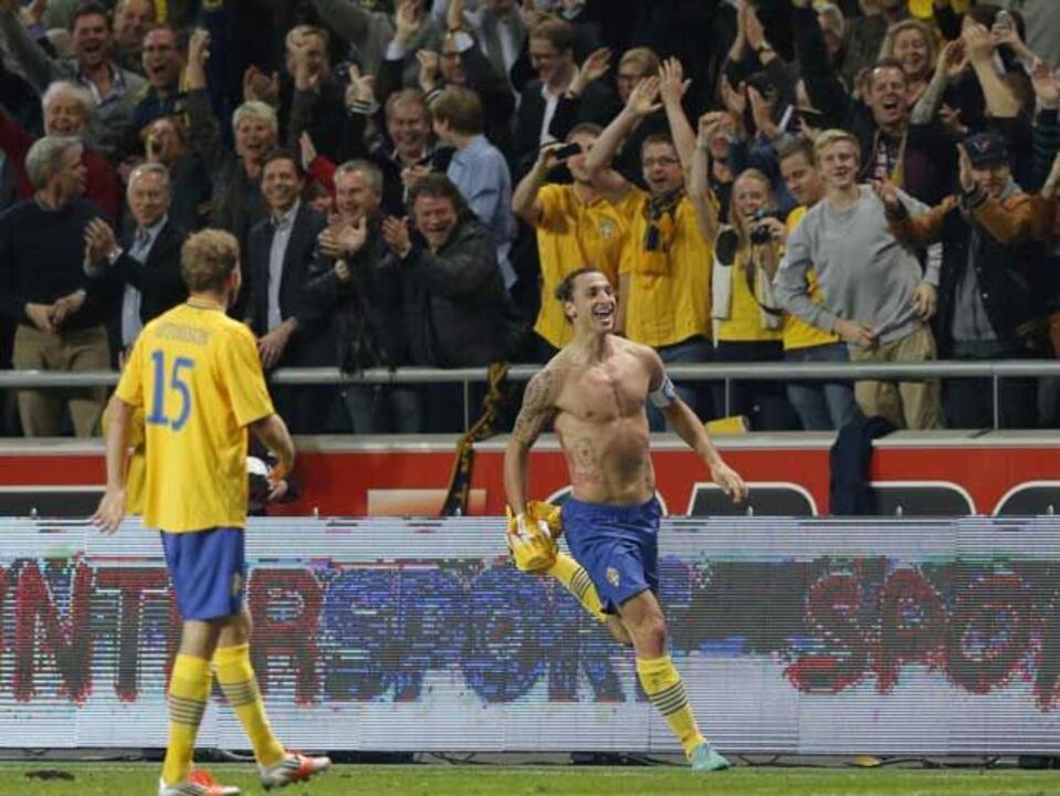 Inglaterra cai aos pés de Ibrahimovic (4-2)