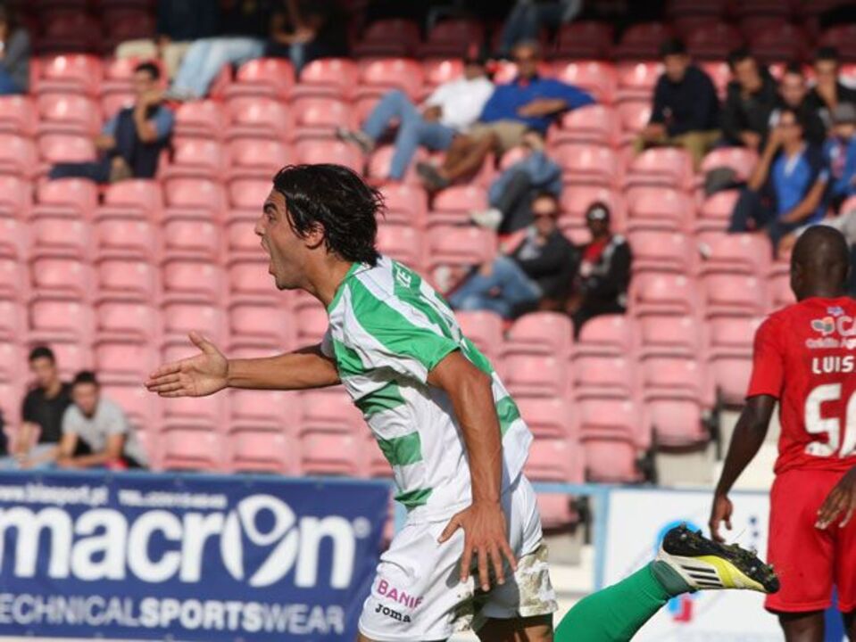 Marítimo B-Naval, 2-3: Terceira derrota consecutiva para os insulares