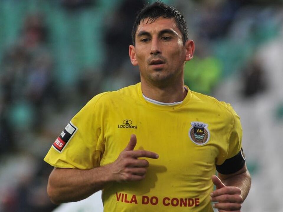 Hat-trick e entrada no clube dos 100