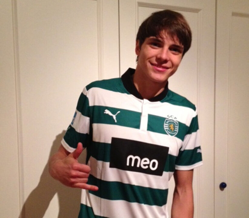 Júnior Palhinha assina contrato com o Sporting