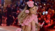Sharam Diniz entre os anjos da Victoria´s Secret