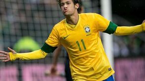 Neymar: «Uso o 11 por causa de Romário»