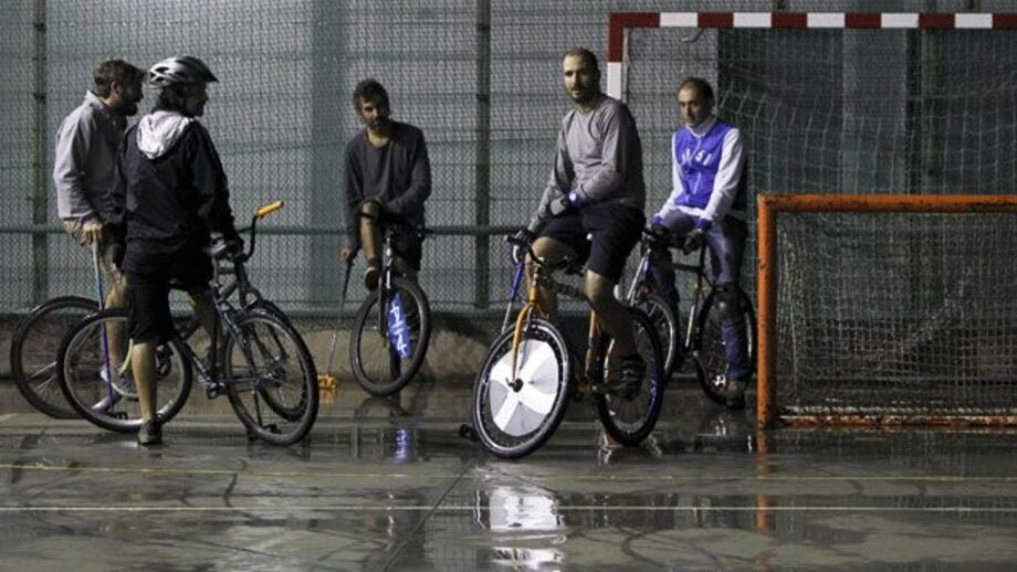 Bike polo: Adeptos das bicicletas têm novo "vício"