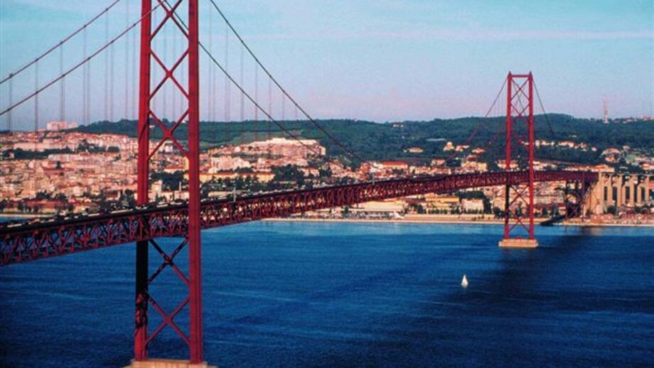 Ponte 25 de abril arrancou há 50 anos