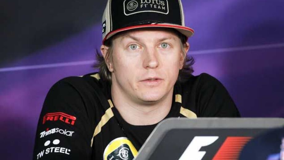 Raikkonen advertido por posar de cerveja na mão