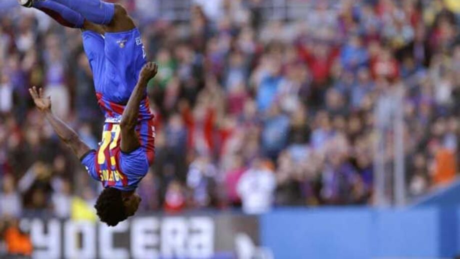 Obafemi Martins pisca o olho à irmã de Balotelli