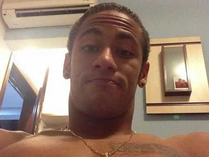 Neymar surpreende e livra-se do moicano