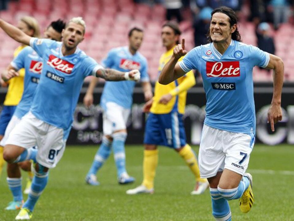 Nápoles goleia Pescara e consolida 2.º posto