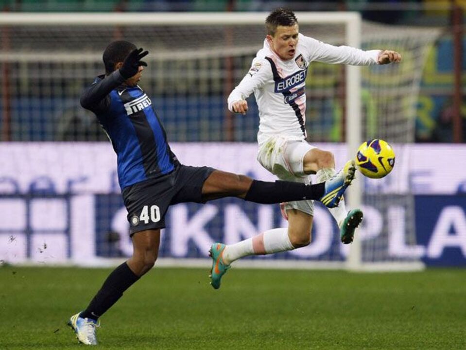 Inter vence Palermo com ajuda de autogolo