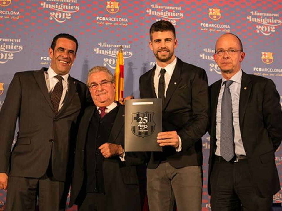 Piqué cumpre 25 anos de sócio do Barcelona