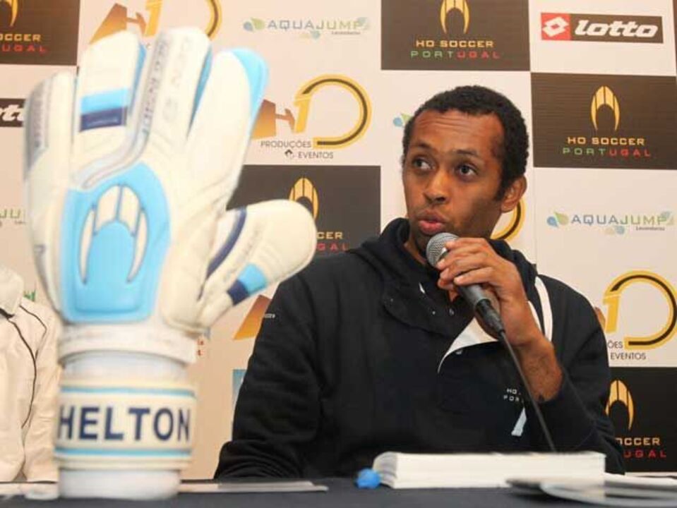 Helton: «Se pudéssemos jogar com três guarda-redes...»