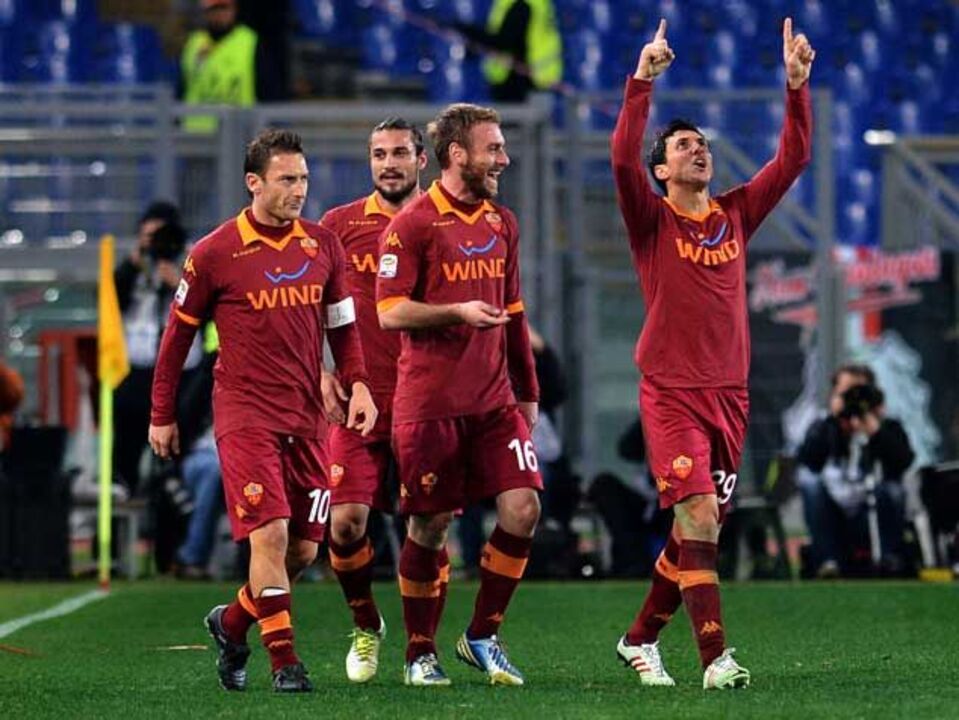 Roma goleia AC Milan por 4-2
