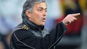 Mourinho: «Sucessão de Ferguson será daqui a 10 anos»