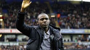 Fabrice Muamba não voltará a jogar futebol 