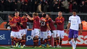 Roma vence Fiorentina (4-2) e sobe ao 4.º lugar