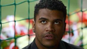 São Paulo contrata defesa que está... preso