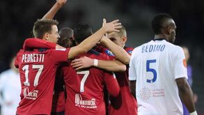 Lille goleia campeão Montpellier (4-1)