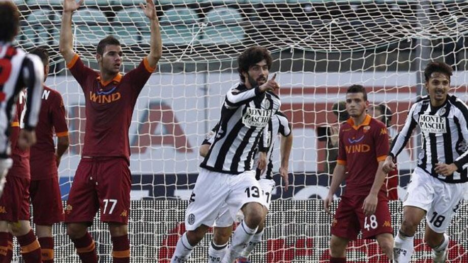 Neto marca na derrota frente à Roma (1-3)