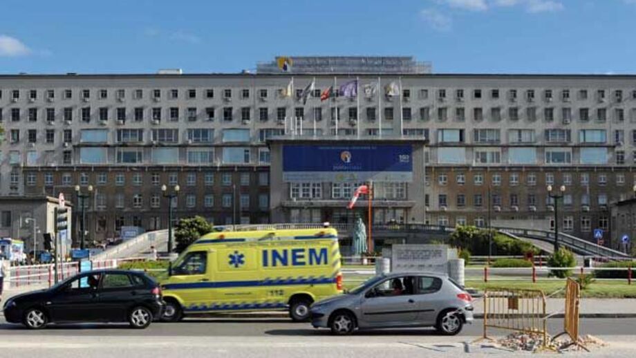 SNS: salários de luxo com cirurgias fora do horário revolta médicos nos hospitais